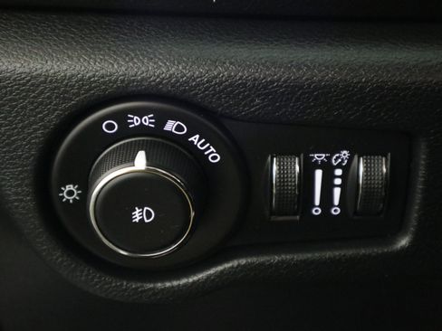 Used 2025 Chrysler Pacifica Select FWD image 32