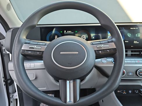 Certified 2025 Hyundai Kona SE image 19