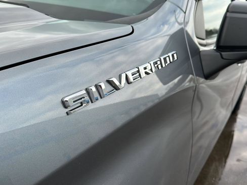 Used 2020 Chevrolet Silverado 1500 Custom w/ Custom Value Package image 12