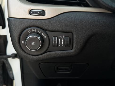 Used 2017 Jeep Cherokee Limited AWD/4WD image 27
