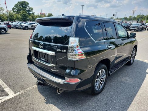 Used 2023 Lexus GX 460 Luxury w/ Accessory Package AWD/4WD image 3