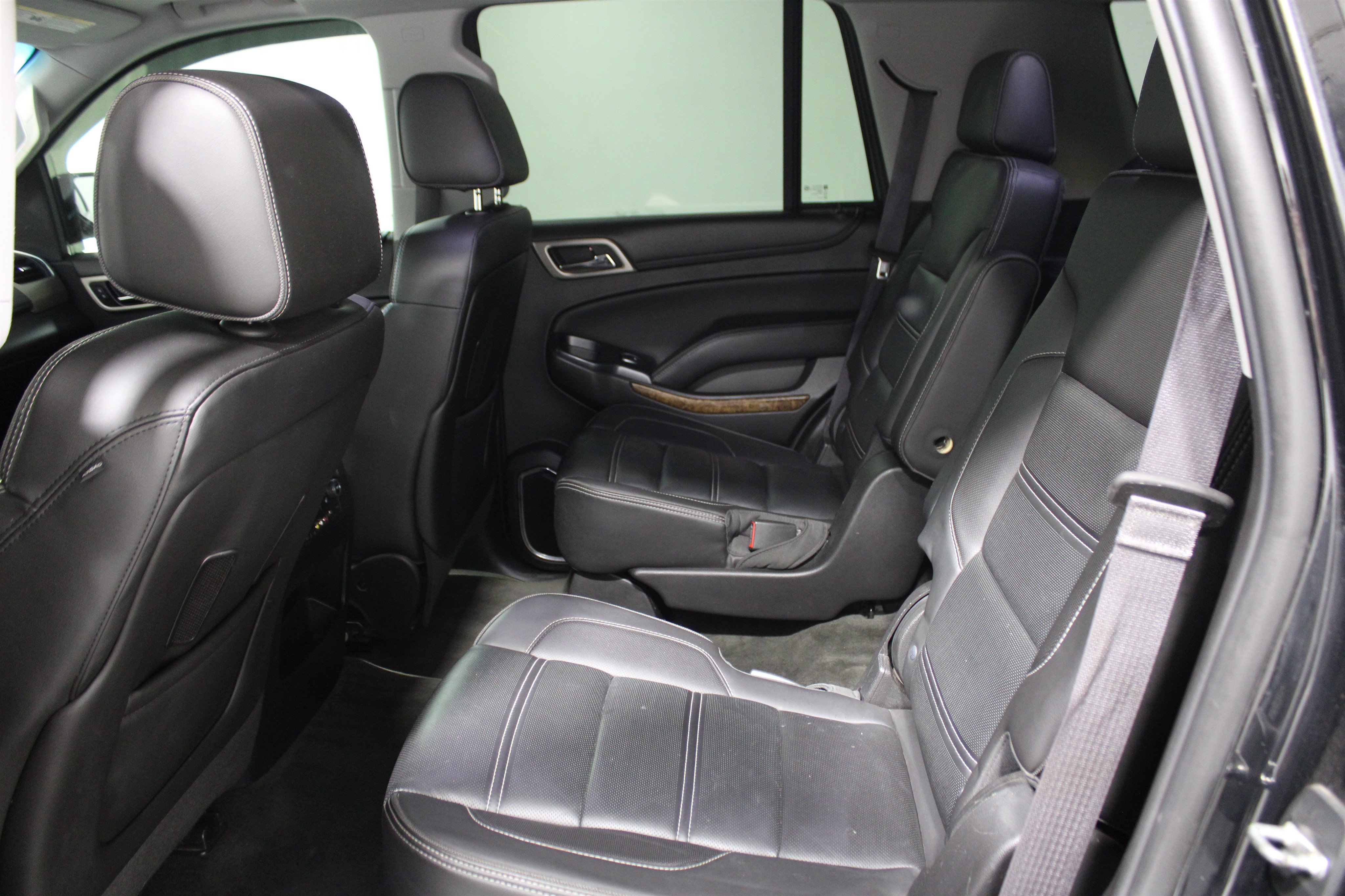 Used 2015 GMC Yukon Denali w/ Touring Package AWD/4WD image 28