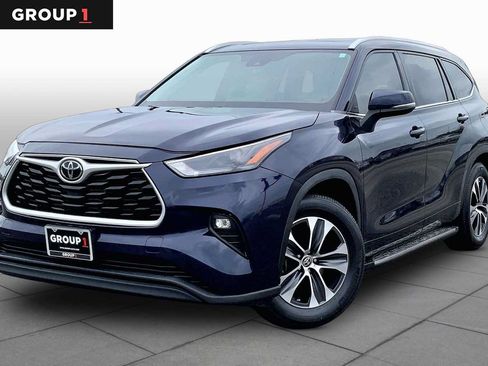 Used 2022 Toyota Highlander XLE FWD image 1