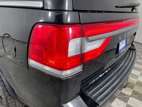 Used 2015 Lincoln Navigator Base image 19