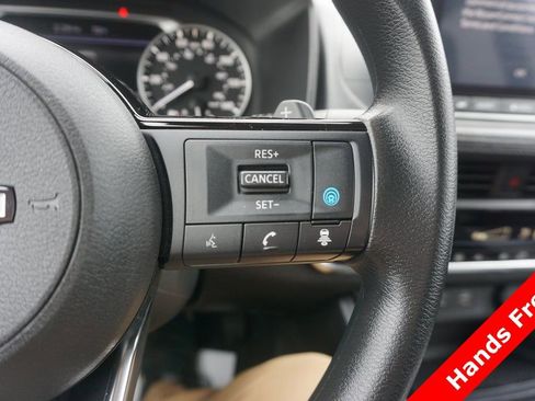 Used 2023 Nissan Rogue SV FWD image 4