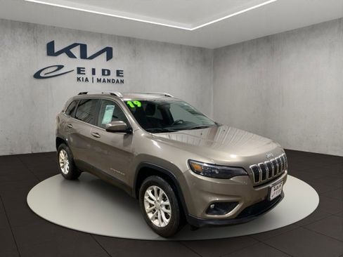 Used 2019 Jeep Cherokee Latitude w/ Popular Appearance Group image 1