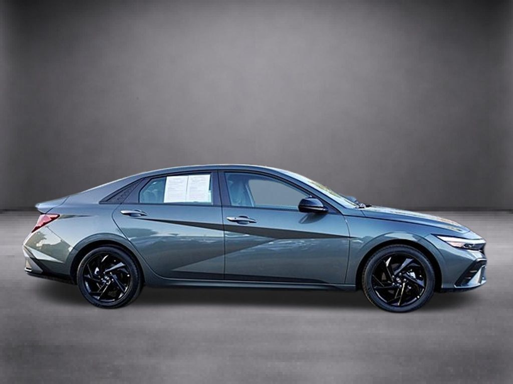 Certified 2026 Hyundai Elantra Sport FWD image 3