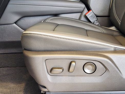 New 2025 Chevrolet Suburban Premier image 18