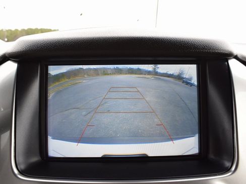 Used 2018 Chevrolet Suburban LT image 21