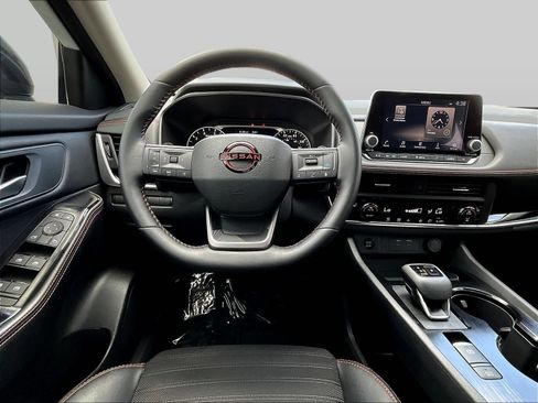 Certified 2025 Nissan Rogue SV AWD/4WD image 10