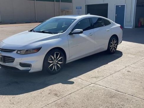 Used 2018 Chevrolet Malibu LT w/ Leather Package FWD image 4