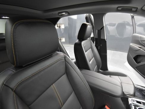 Used 2023 Chevrolet Equinox Premier image 17