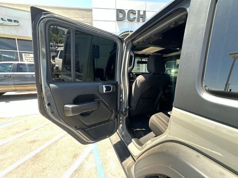 Used 2018 Jeep Wrangler Unlimited Sport S AWD/4WD image 9