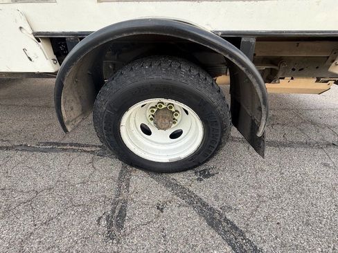 Used 2017 Ford E-450 and Econoline 450 Super Duty w/ Power Windows & Locks Group image 21