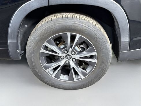 Used 2018 Toyota Highlander LE image 36