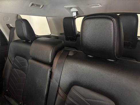 Used 2024 Nissan Pathfinder Platinum w/ Black Appearance Package image 11