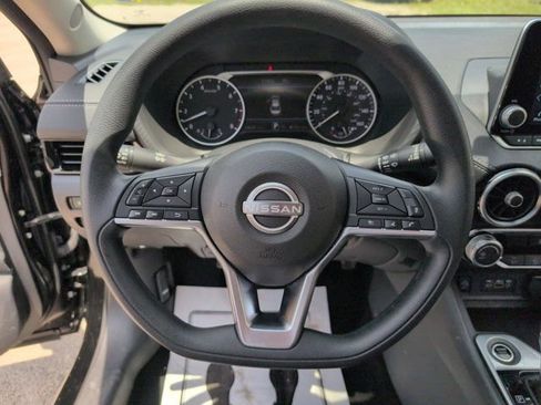 Used 2025 Nissan Sentra SV FWD image 22