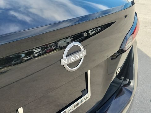 Used 2023 Nissan Versa S w/ Trunk Package image 29