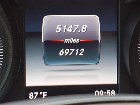 Used 2019 Mercedes-Benz GLC 300 image 24