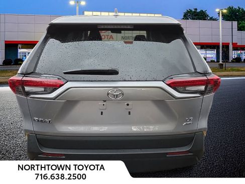 Used 2022 Toyota RAV4 LE image 7