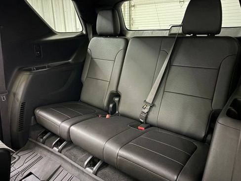 Used 2023 Chevrolet Traverse High Country AWD/4WD image 18