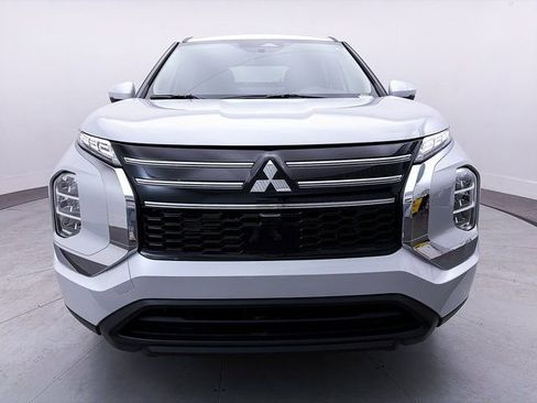New 2025 Mitsubishi Outlander ES image 2