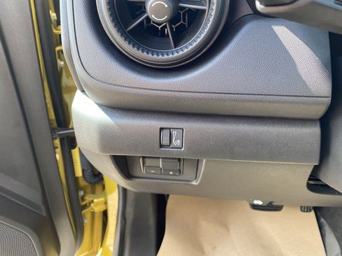 Used 2023 Chevrolet Colorado Trail Boss w/ Technology Package image 13