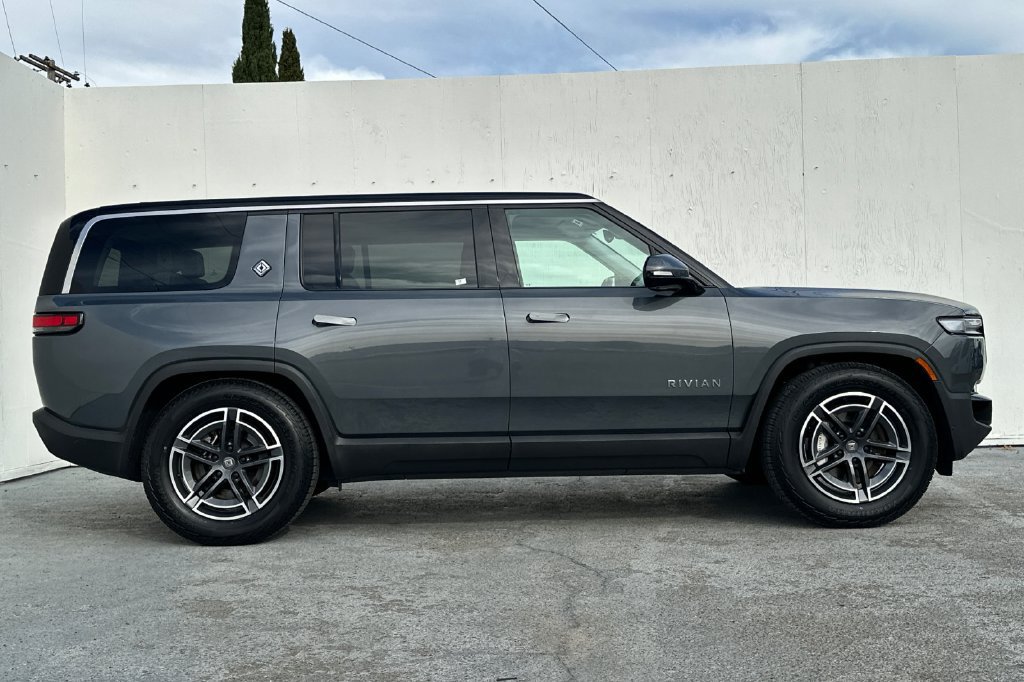 Used 2025 Rivian R1S Adventure Dual AWD/4WD image 2