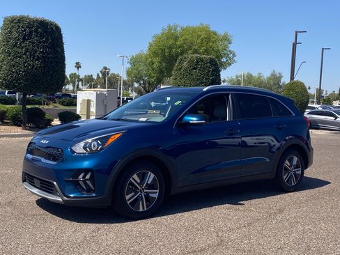 Used 2022 Kia Niro EX Premium FWD image 2