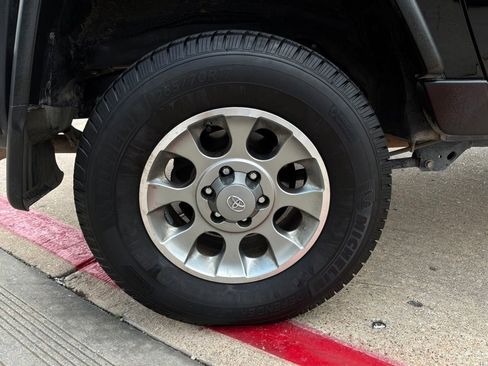 Used 2013 Toyota FJ Cruiser 4WD image 9