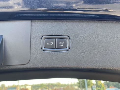 Used 2023 Porsche Cayenne S Platinum image 19