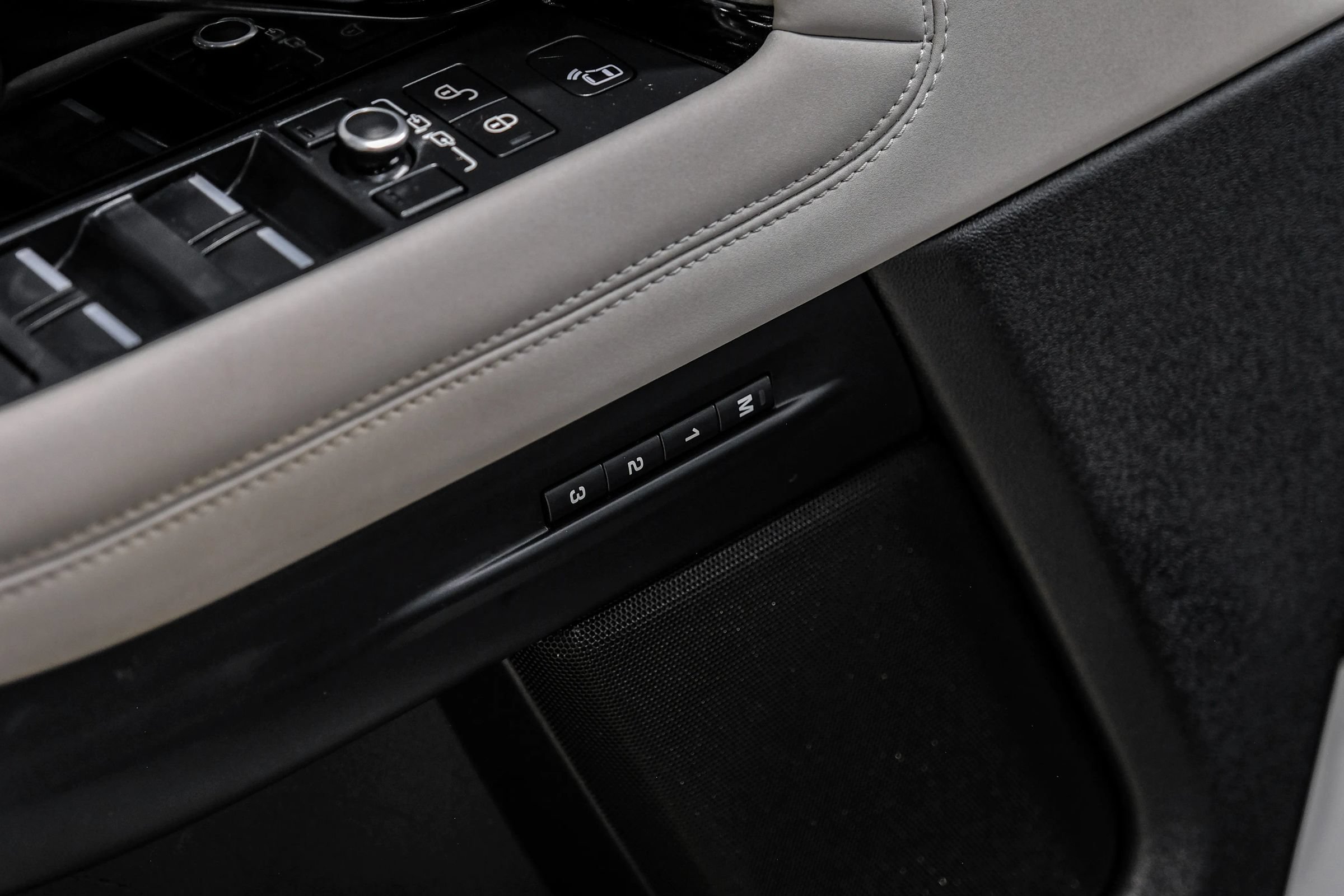 Used 2020 Land Rover Range Rover Evoque First Edition AWD/4WD image 45