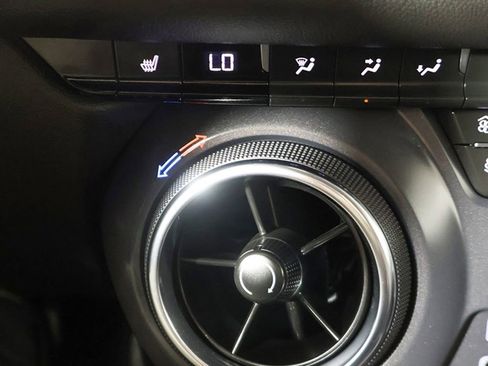 Used 2025 Chevrolet Blazer LT FWD image 39