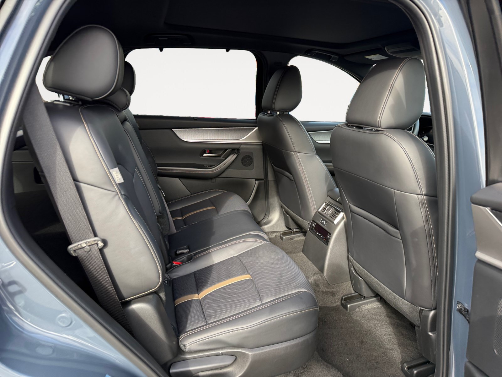 Certified 2025 MAZDA CX-70 Plug-In Hybrid w/ Premium Plus AWD/4WD image 18