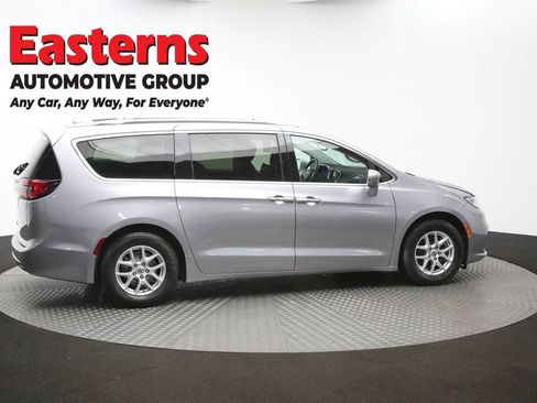 Used 2021 Chrysler Pacifica Touring-L FWD image 46