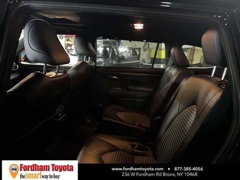 Used 2024 Toyota Highlander XSE AWD/4WD image 12