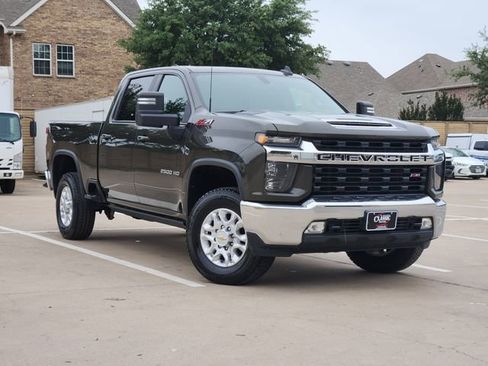 Used 2022 Chevrolet Silverado 2500 LT w/ Convenience Package AWD/4WD image 2