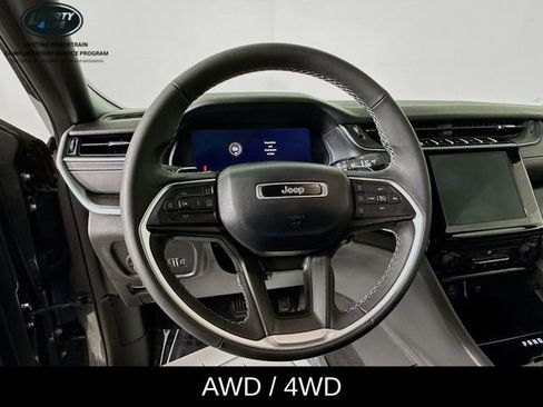 Used 2024 Jeep Grand Cherokee L Laredo image 11