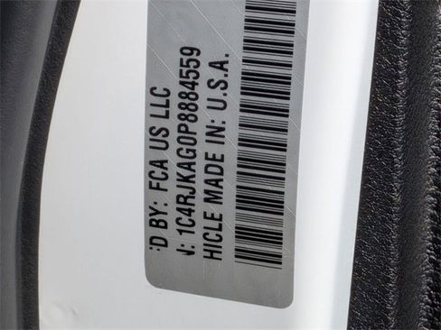 Used 2023 Jeep Grand Cherokee L Laredo image 33