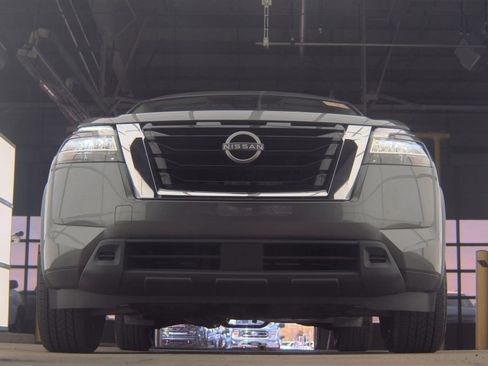 Used 2022 Nissan Pathfinder SV FWD image 4
