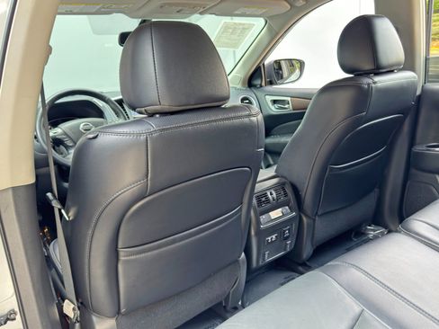 Used 2020 Nissan Pathfinder Platinum FWD image 34