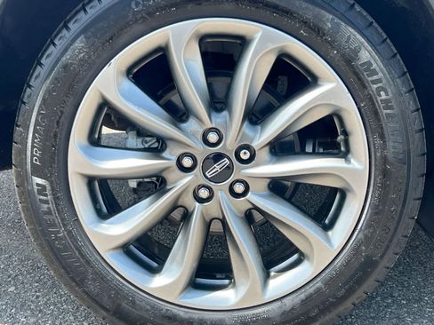 Used 2021 Lincoln Corsair AWD w/ Premium Package image 14