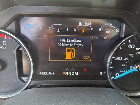 Used 2022 Ford F250 Platinum w/ FX4 Off-Road Package AWD/4WD image 23