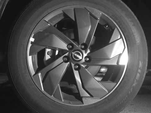 Used 2025 Nissan Rogue SV FWD image 12
