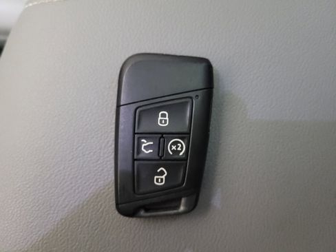 Used 2023 Volkswagen Taos SE w/ Panoramic Sunroof Package FWD image 32
