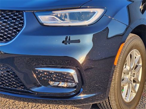 New 2026 Chrysler Pacifica Select image 6