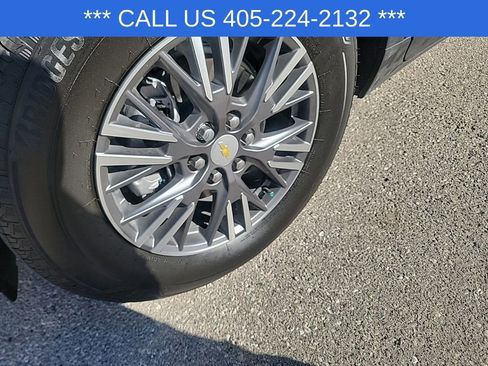 Used 2025 Chevrolet Traverse LT image 25