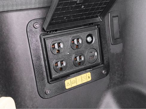 Used 2024 Ford F150 Lightning Lariat image 29