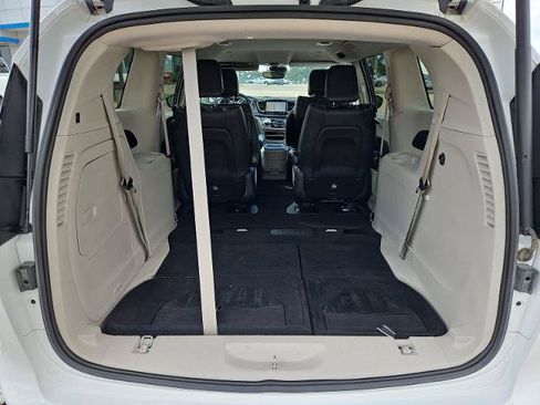 Used 2024 Chrysler Pacifica Limited FWD image 23