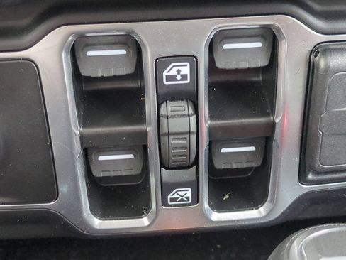Used 2025 Jeep Wrangler Unlimited Sahara AWD/4WD image 25